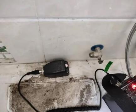 比如屋顶漏水维修公司分享下卫生间漏水的危害及解决方法